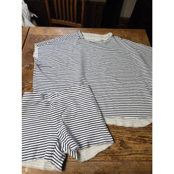 Frank&Eileen Hamptons Travel Set Olive Capelet & Pearl Sweatshorts in Navy Frenc - Picture 2 of 12